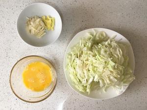 卷心菜炒鸡蛋的做法 步骤1