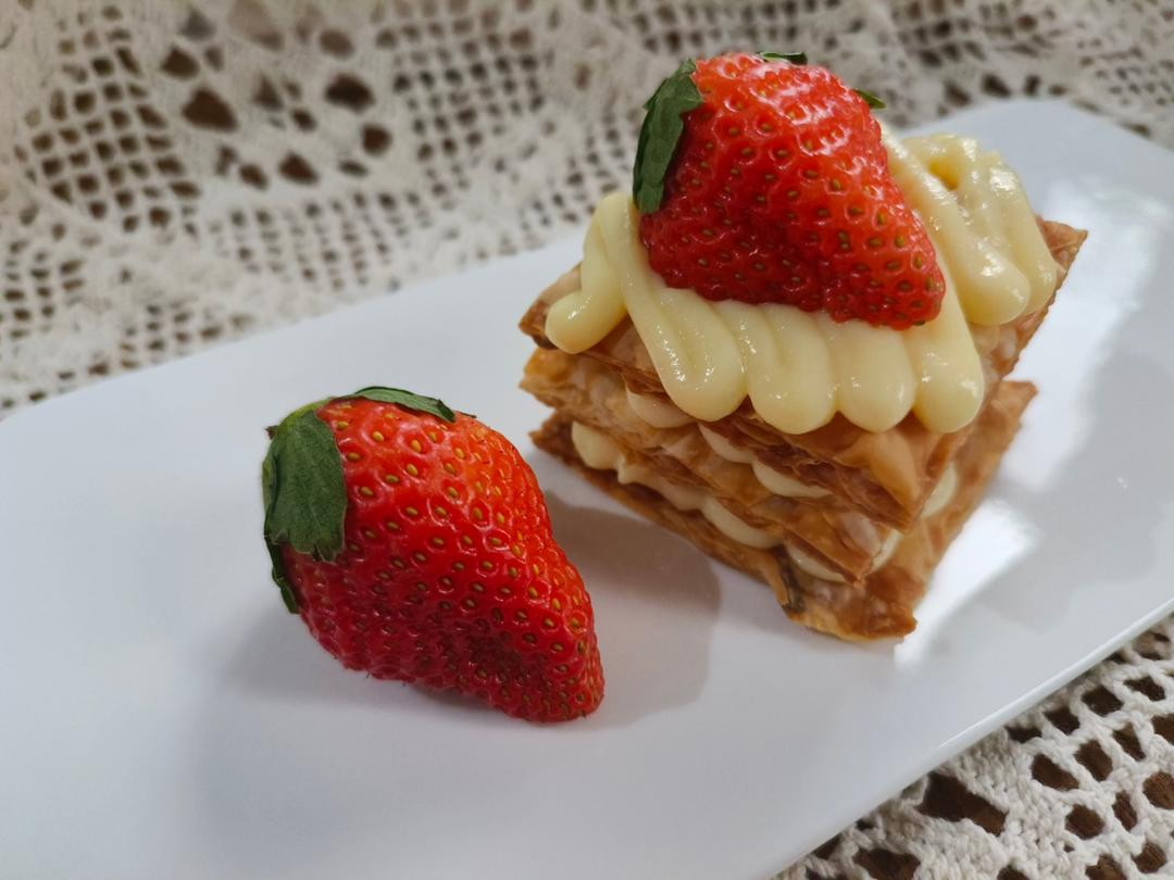 浪漫法式甜品|草莓🍓拿破仑千层酥(手抓饼版)