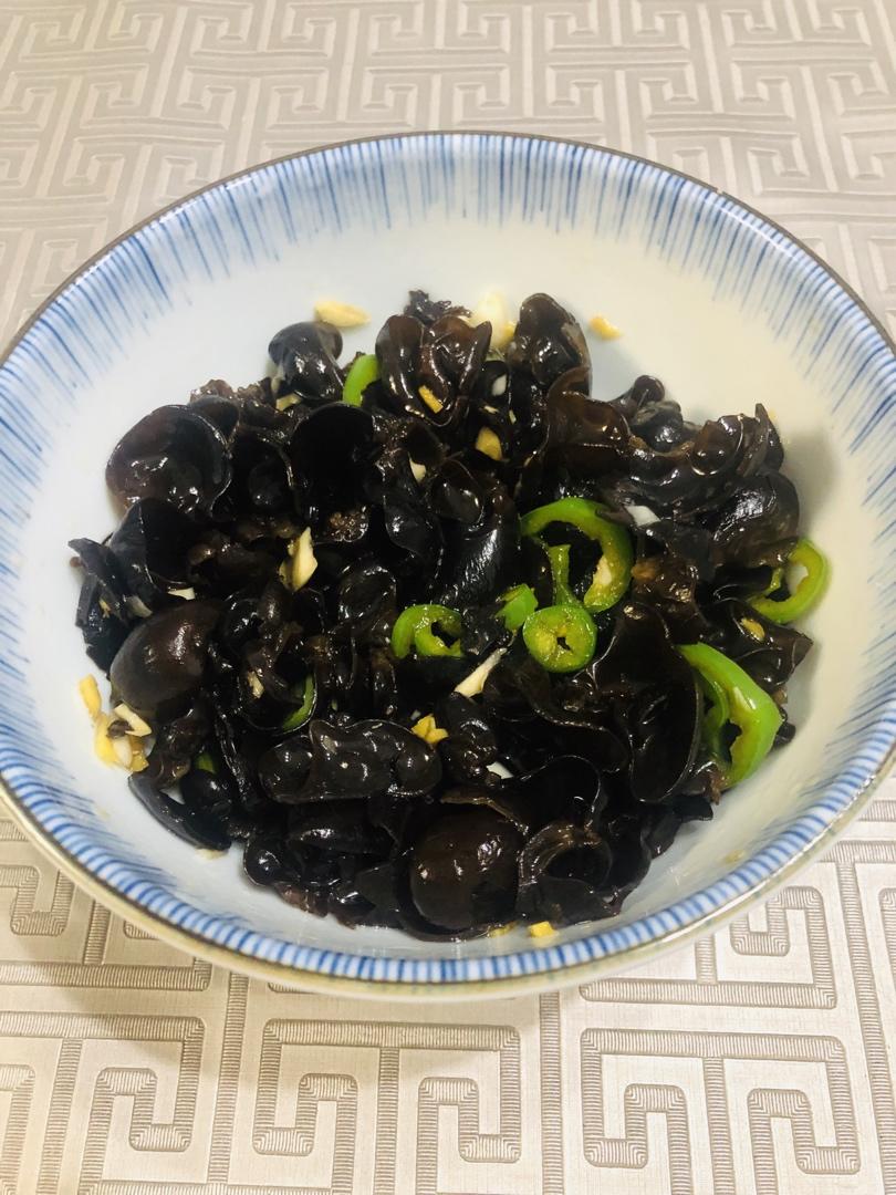 『凉拌木耳的做法，很多人忽略了这最重要的一步』
