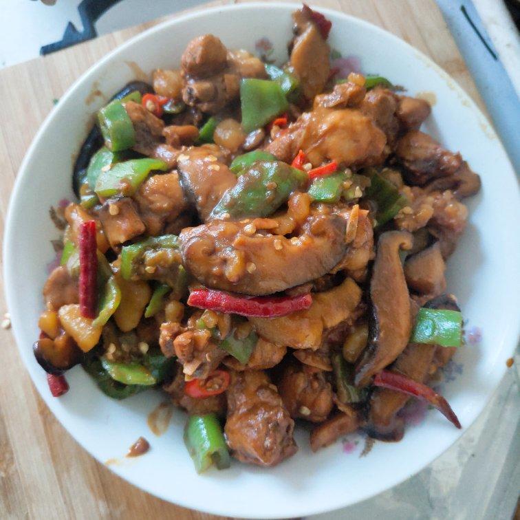 好吃到原地爆炸的黄焖鸡