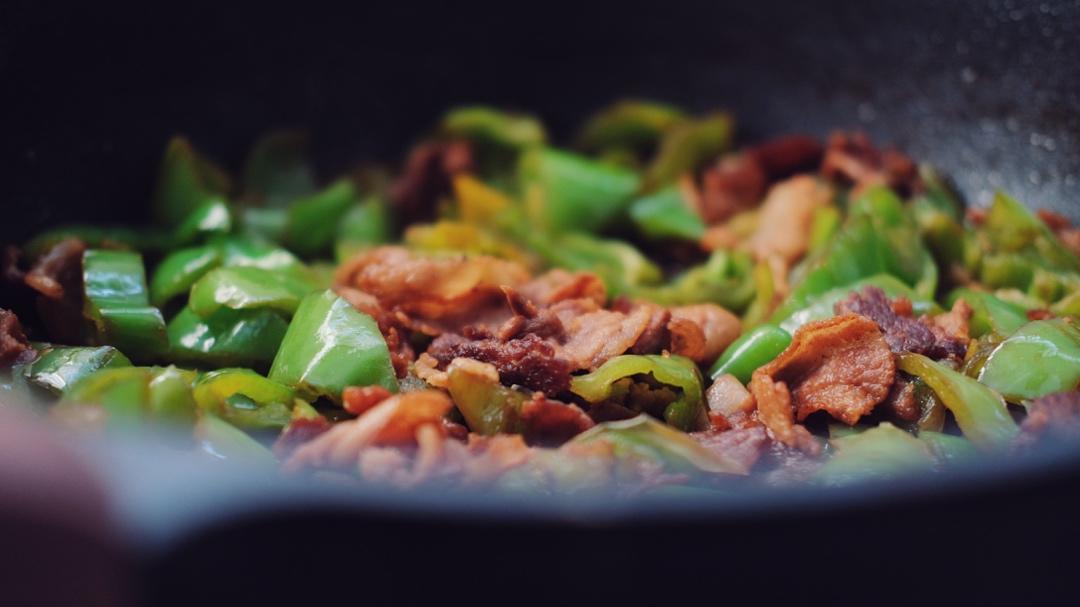 超级下饭的秋葵小炒肉