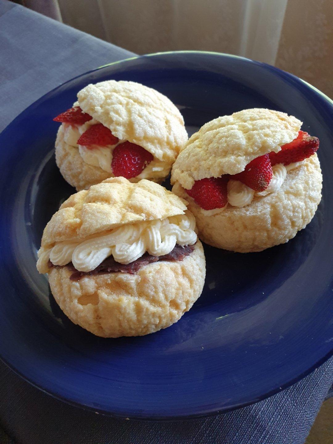 kt_82做的日式冰淇淋菠萝包