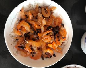 香菇瘦肉虾仁包菜香饭的做法 步骤9