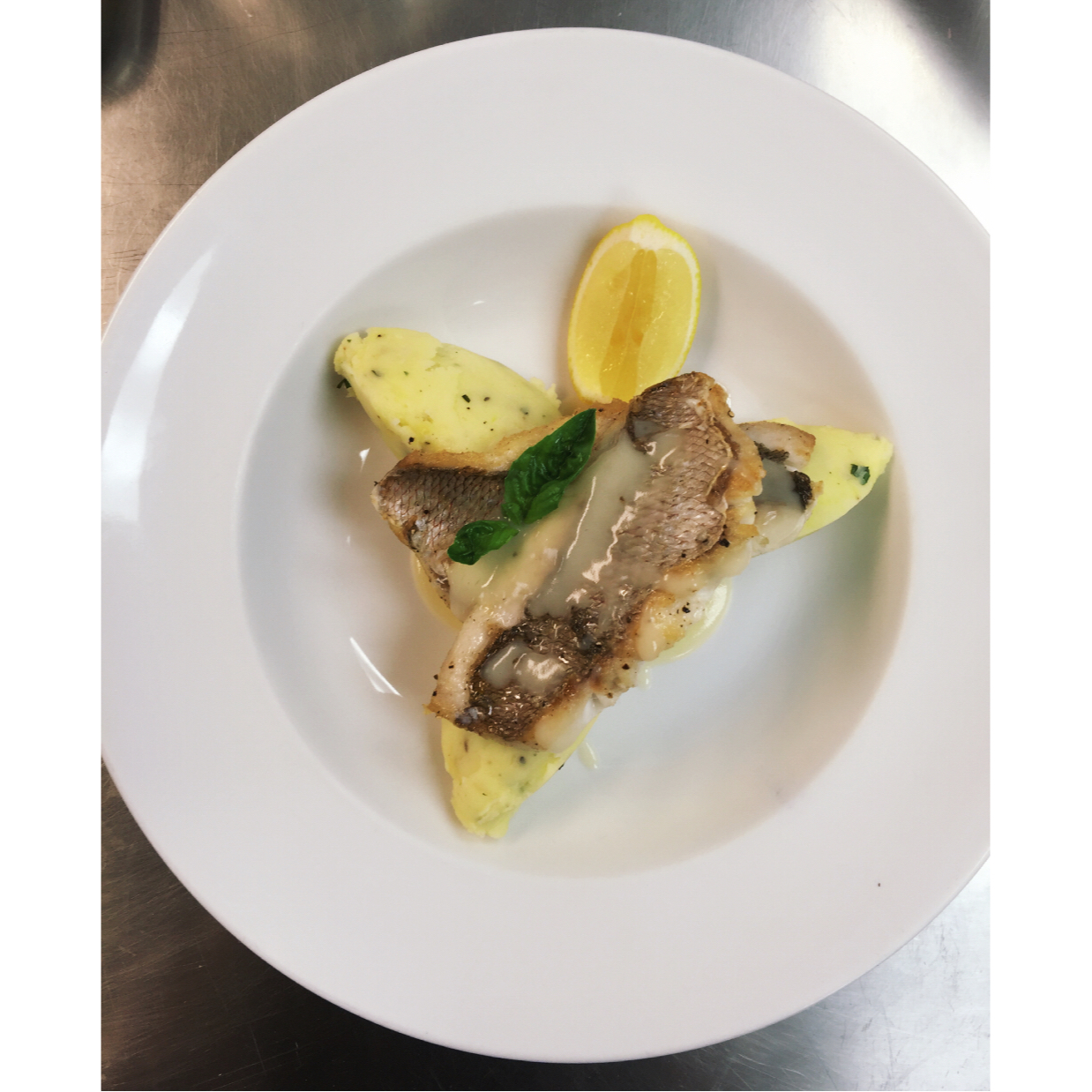 香煎鲷鱼，鲷鱼两吃之一