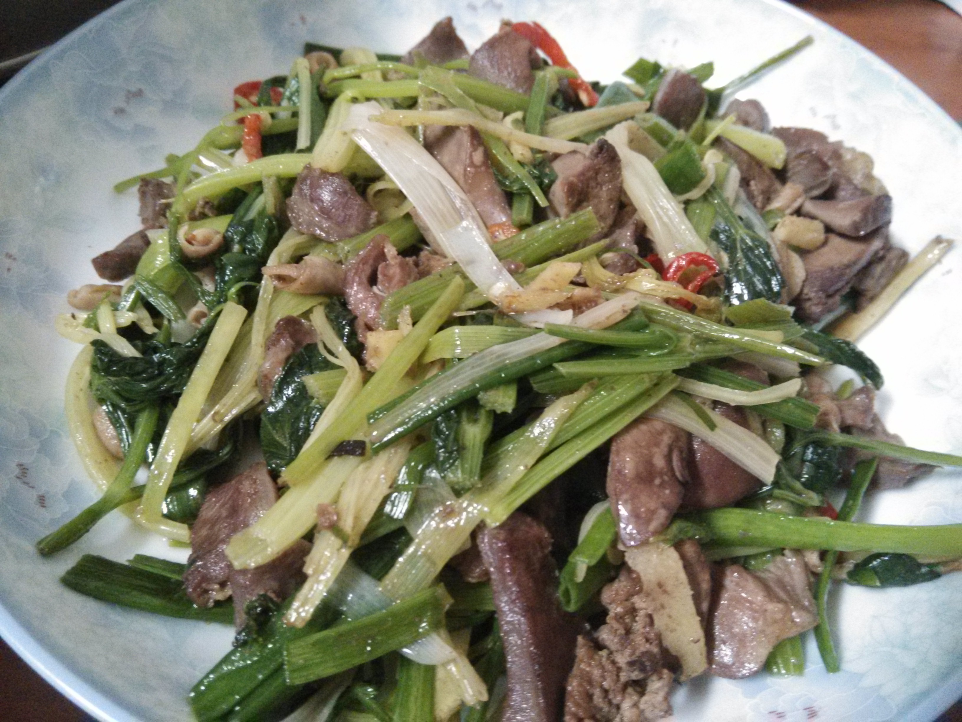 芹蒜炒鸭杂
