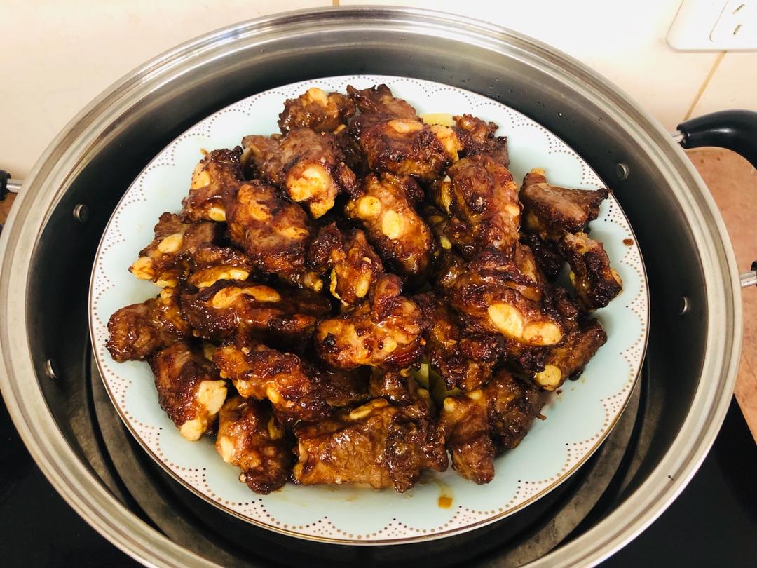 香酥排骨蒸土豆