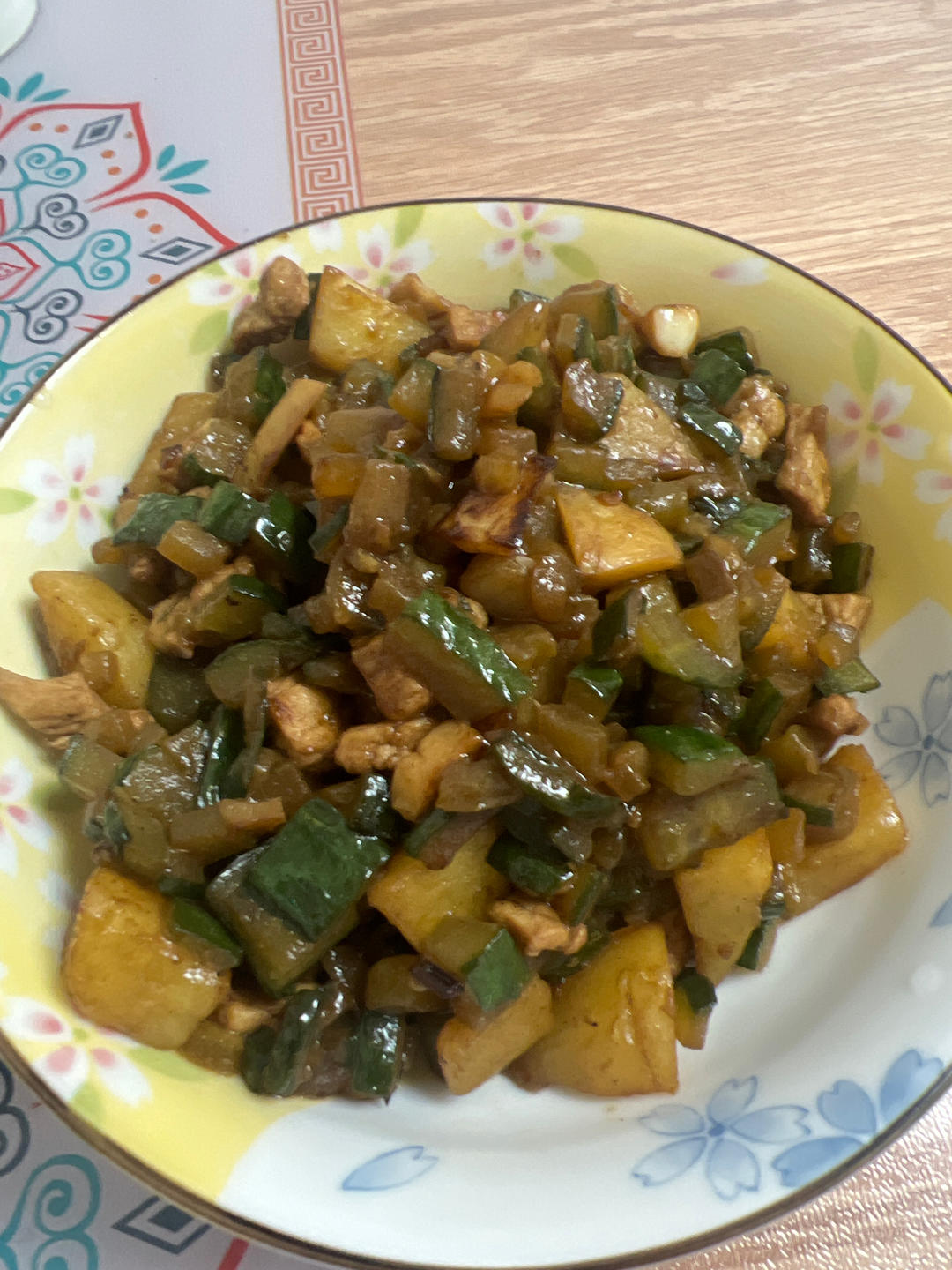 宝宝下饭神器，土豆肉块配黄瓜，营养均衡口味棒！健康食谱炒三丁