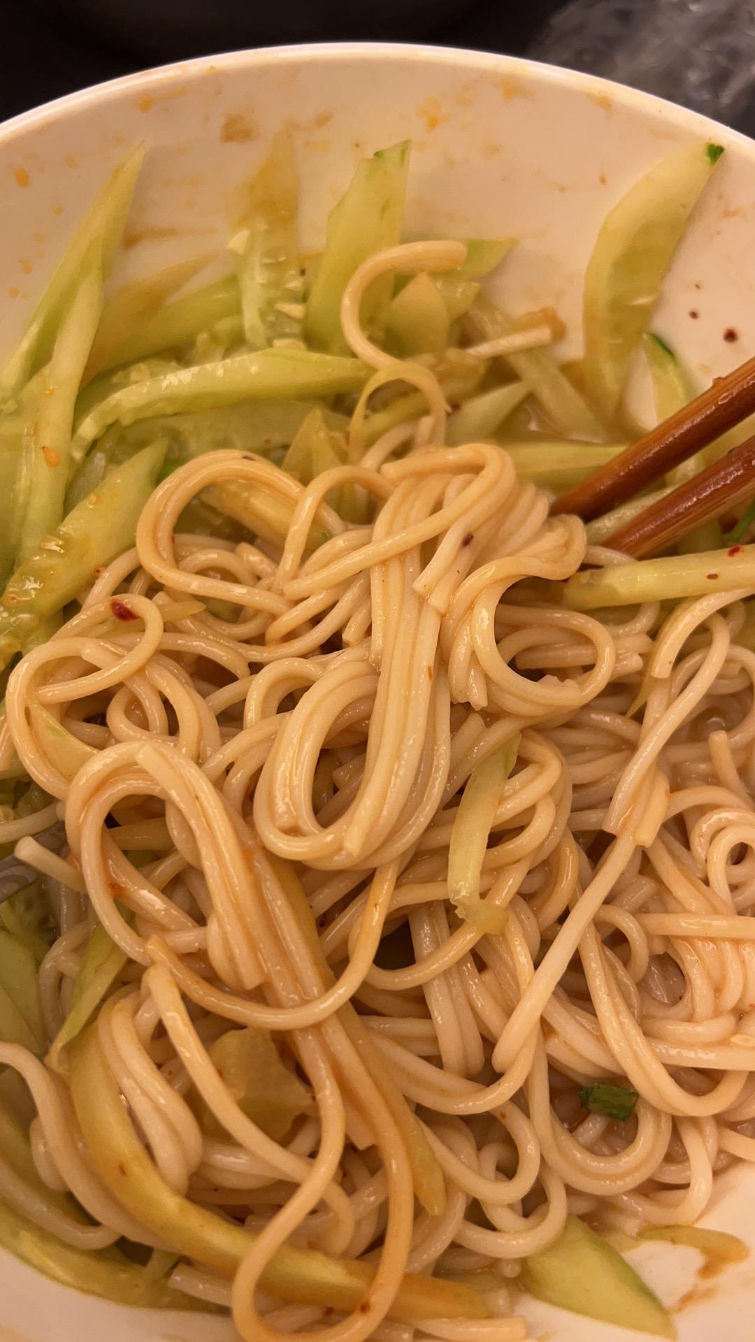 五分钟快手懒人必备巨好吃的花生酱拌面