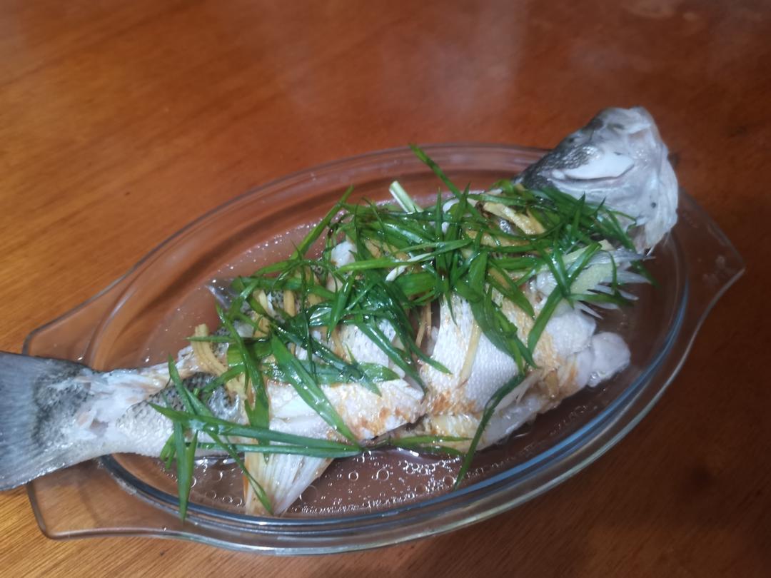 葱油鲈鱼（零失败神器：李锦记蒸鱼豉油）