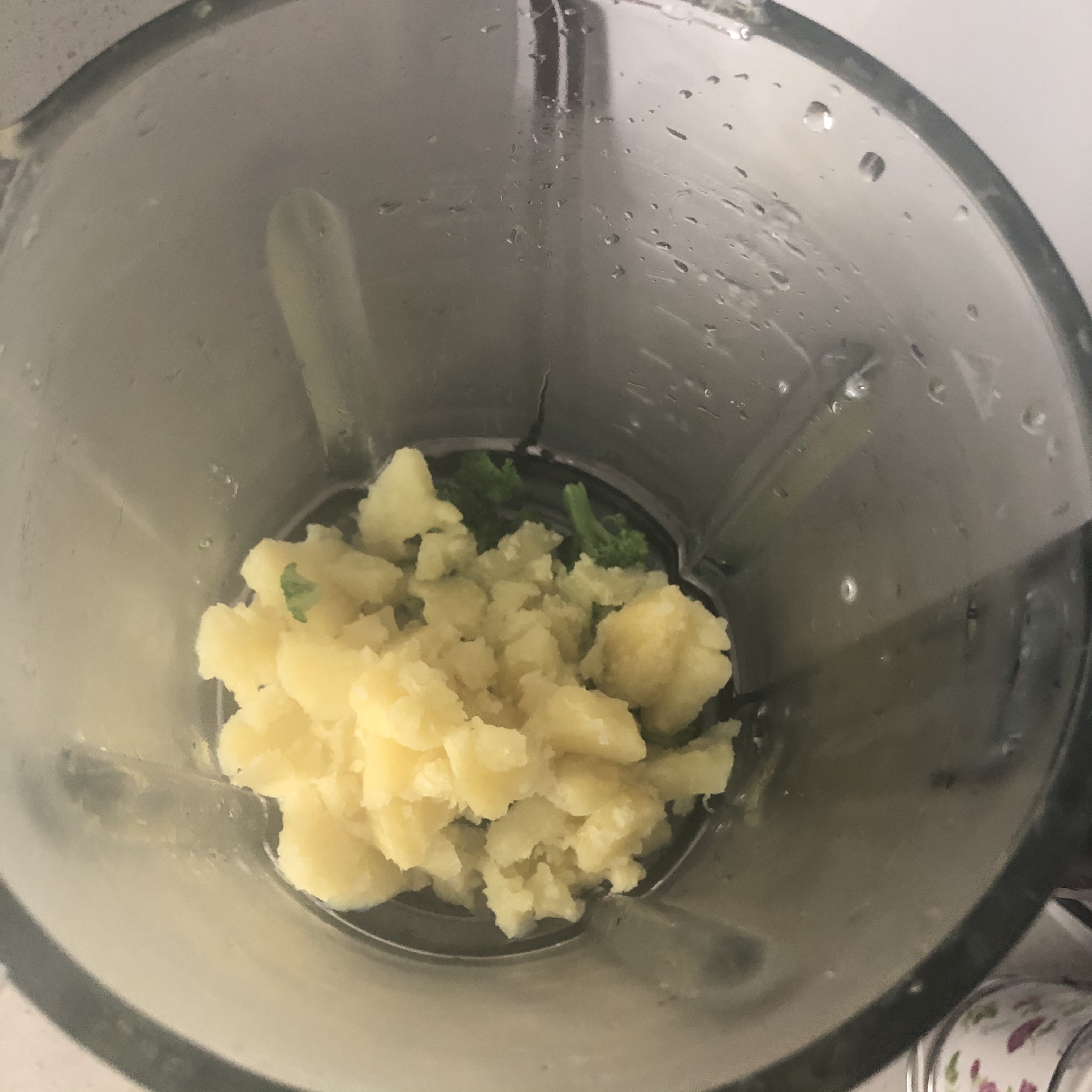 【流食】西兰花鸡汤土豆泥的做法 步骤2