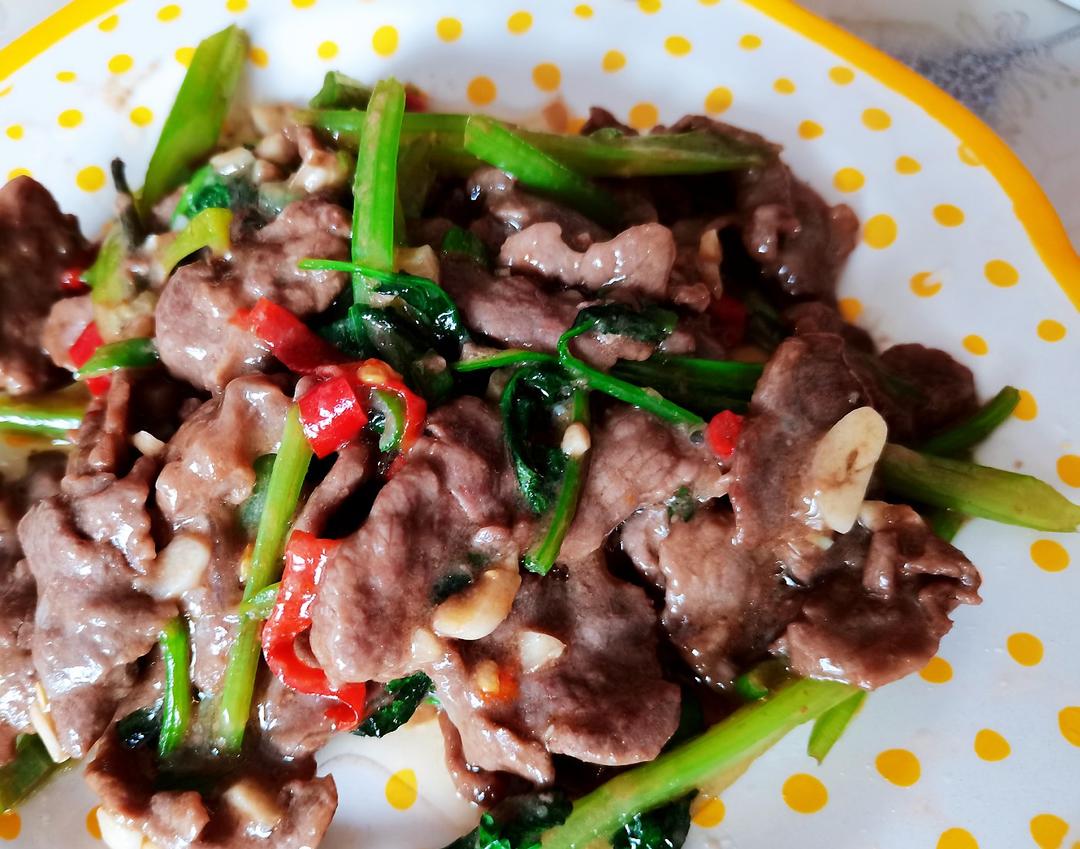 小炒牛肉（肉嫩味香）