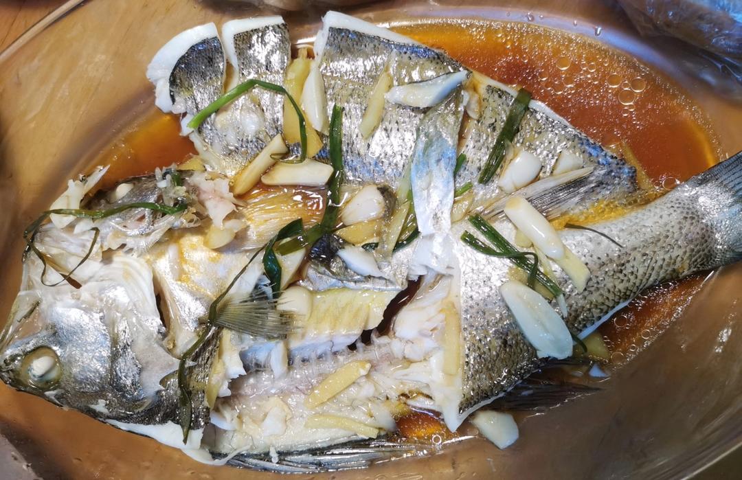 清蒸海鲈鱼