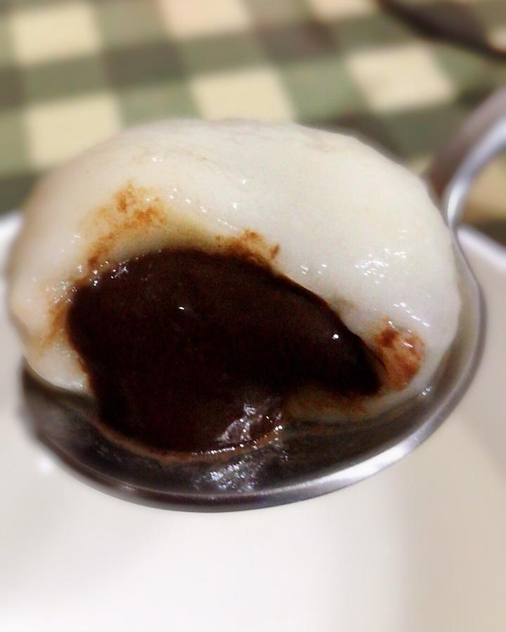 语笑嫣然-25做的巧克力馅汤圆 生巧版 好吃到尖叫