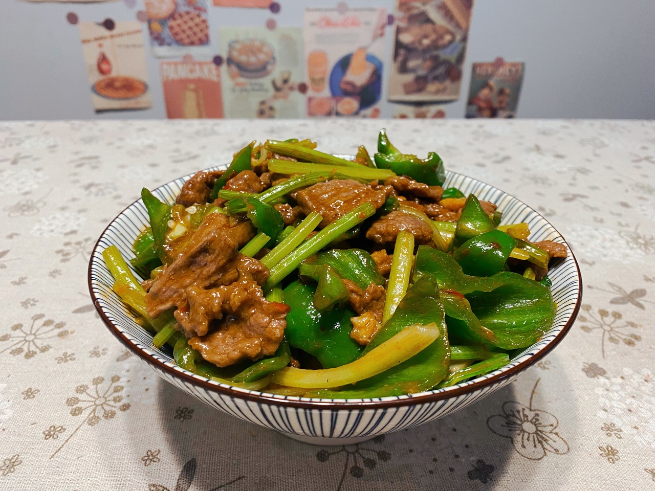 青椒芹菜炒牛肉