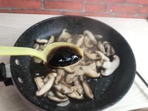 每天一道减脂餐：香菇鸡胸炒油菜的做法 步骤10