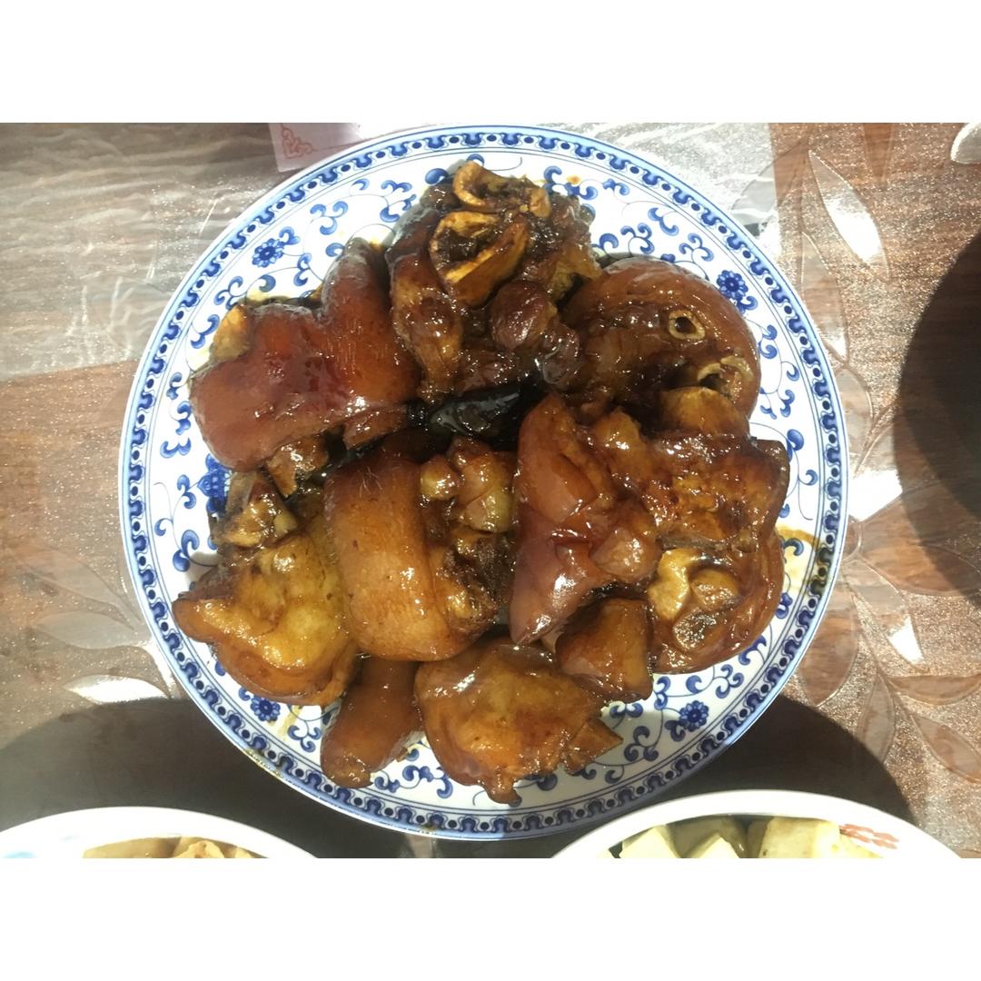 美味的家常菜：红烧猪蹄