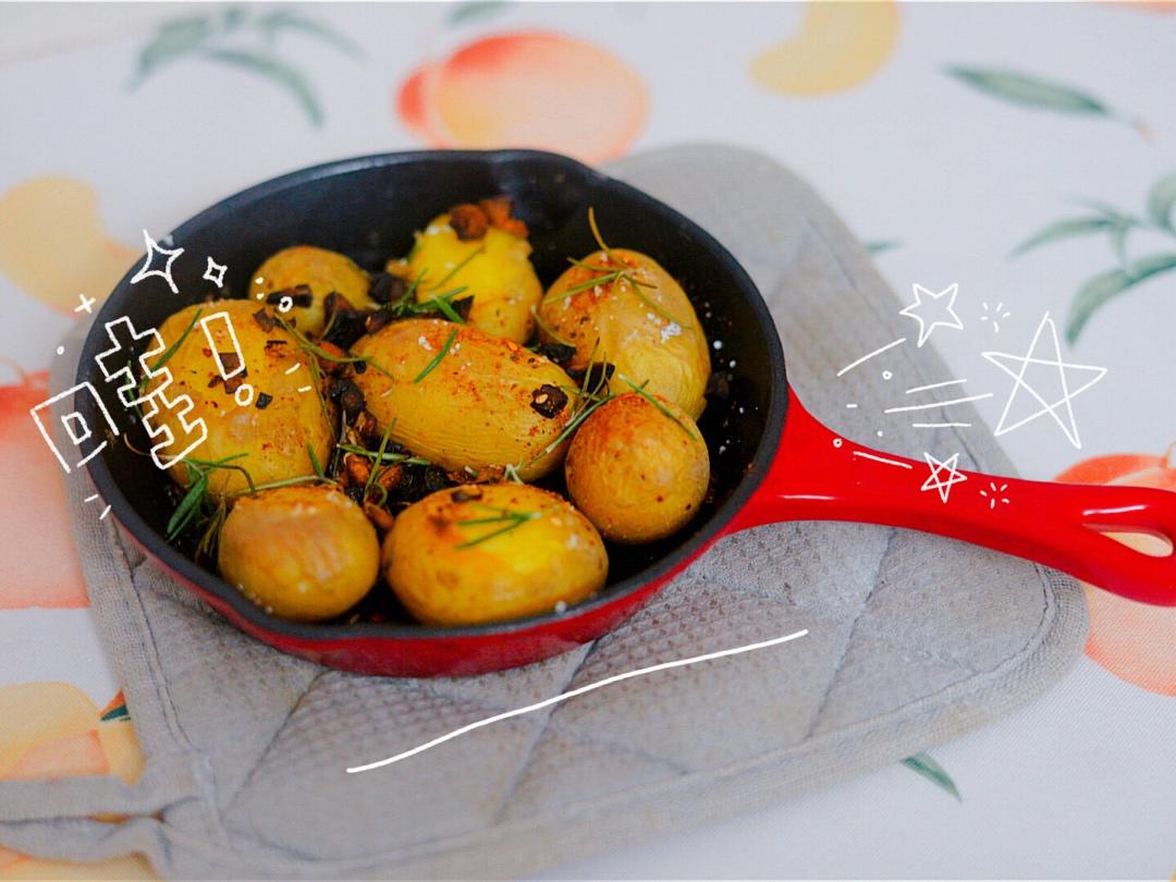 迷迭香椒盐烤脆皮土豆-北鼎食谱