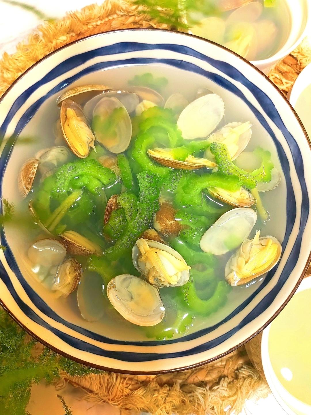 花甲苦瓜汤🍲靓汤不用老火 快手鲜味满口回甘 特别适合上班一族！