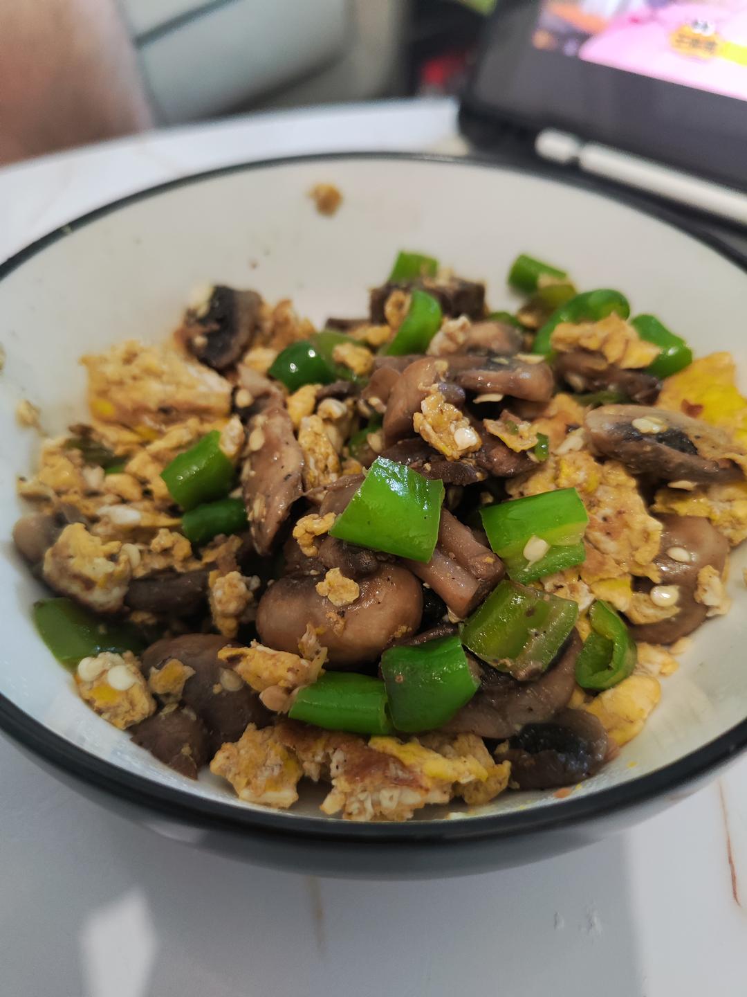 青椒口菇炒鸡蛋