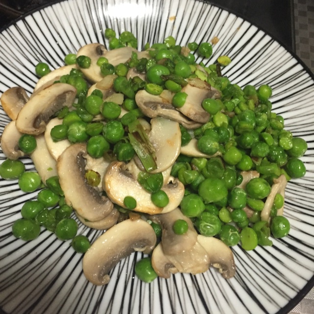 豌豆炒蘑菇