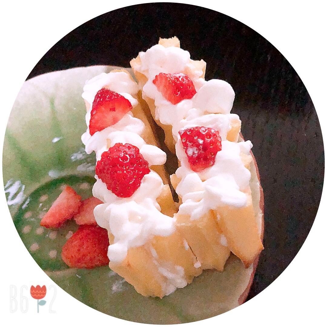 草莓奶油华夫蛋糕