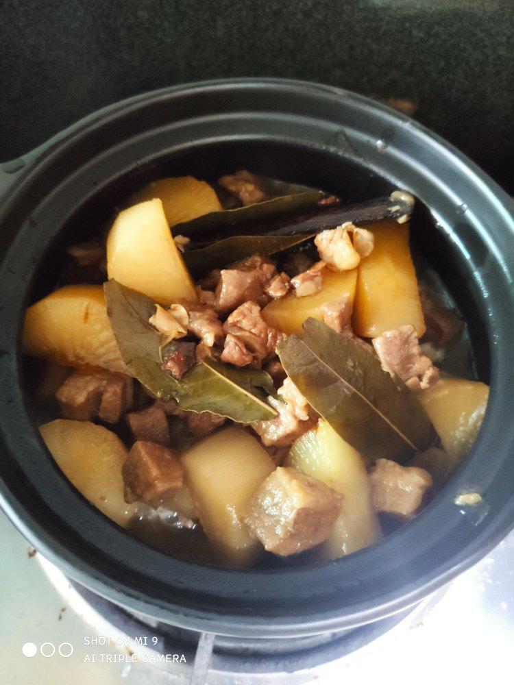 萝卜牛腩煲