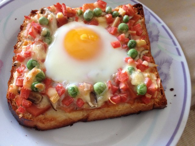 吐司太阳蛋披萨