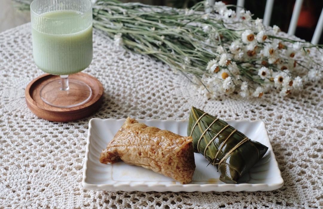 巨好吃的香菇蛋黄肉粽子（附四角粽外婆的包法视频）