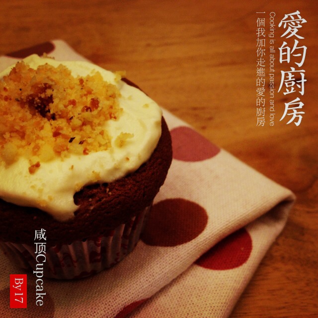 超润巧克力纸杯蛋糕（非常适合裱花、盖糖皮的cupcake方子）