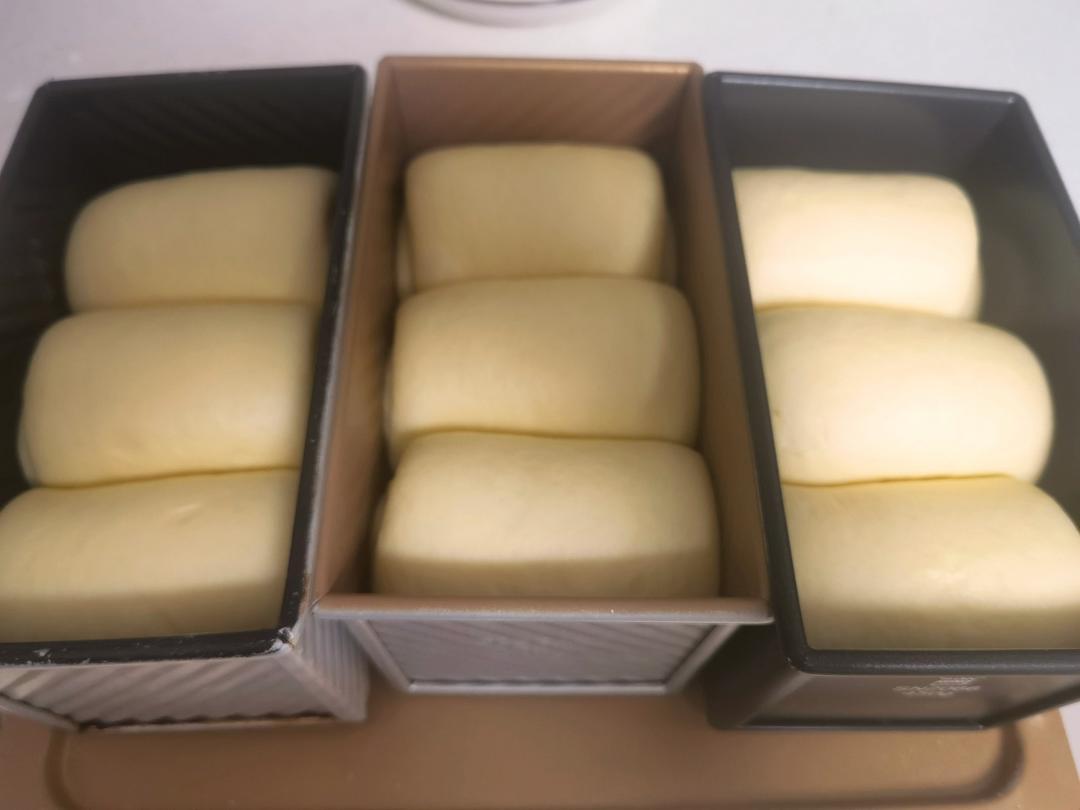 吐司方包，女儿说和来自台湾的爸爸糖一样好看好吃。零失败（是指我个人制作没有失败过）。