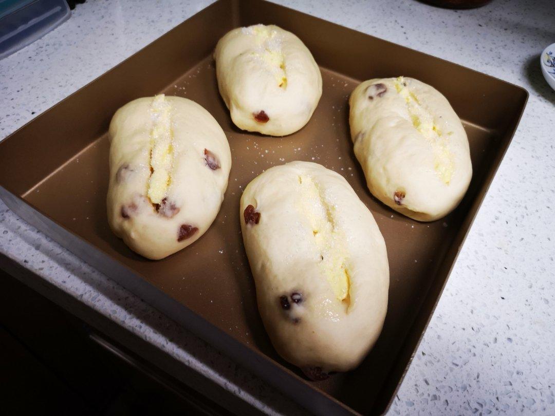 葡萄软欧（仿原麦山丘）Milk flavored bread filled with raisins and butter