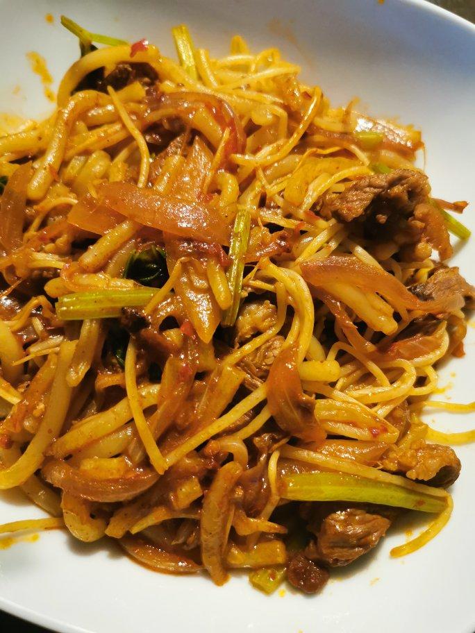 歹歹的新疆炒米粉