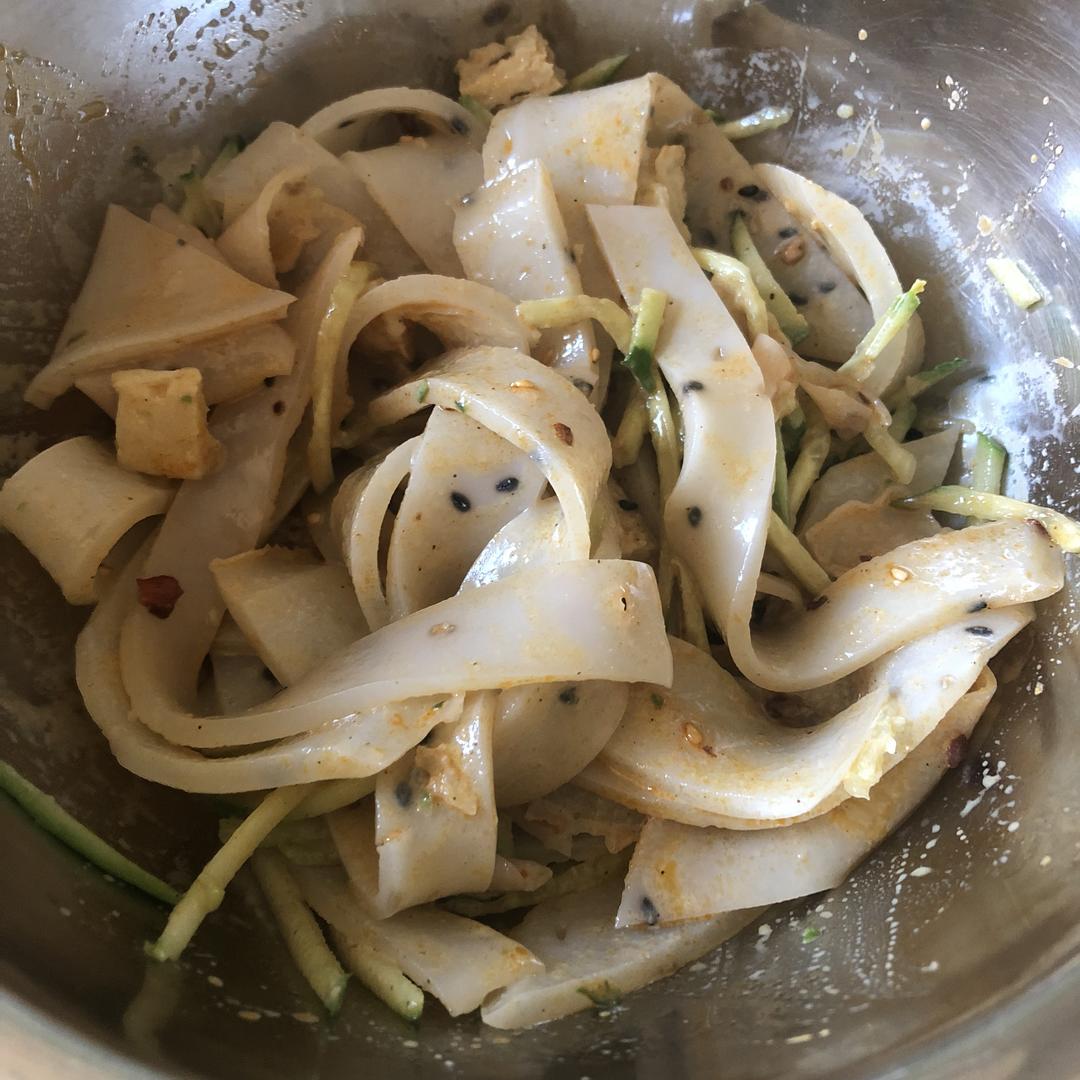 被疫情憋的发疯的凉皮的做法