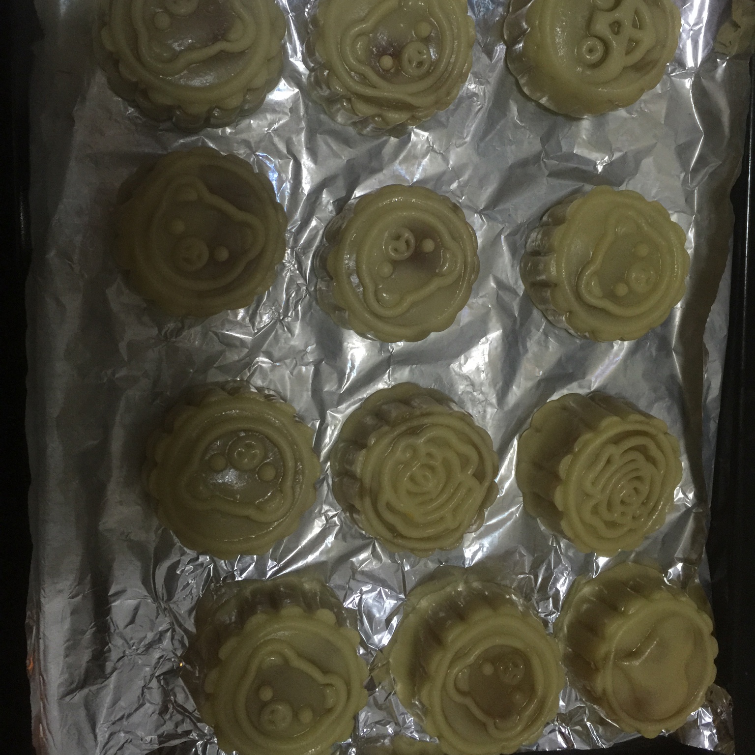 广式蛋黄莲蓉月饼