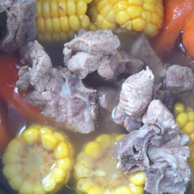 骨头玉米红萝卜汤