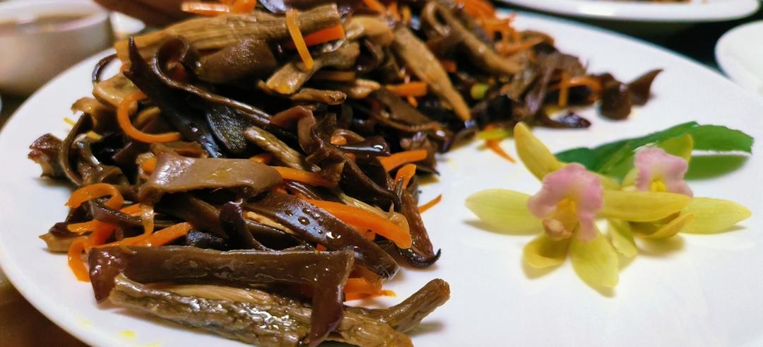 三丝鹿茸菌