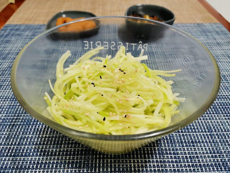 凉拌青萝卜丝