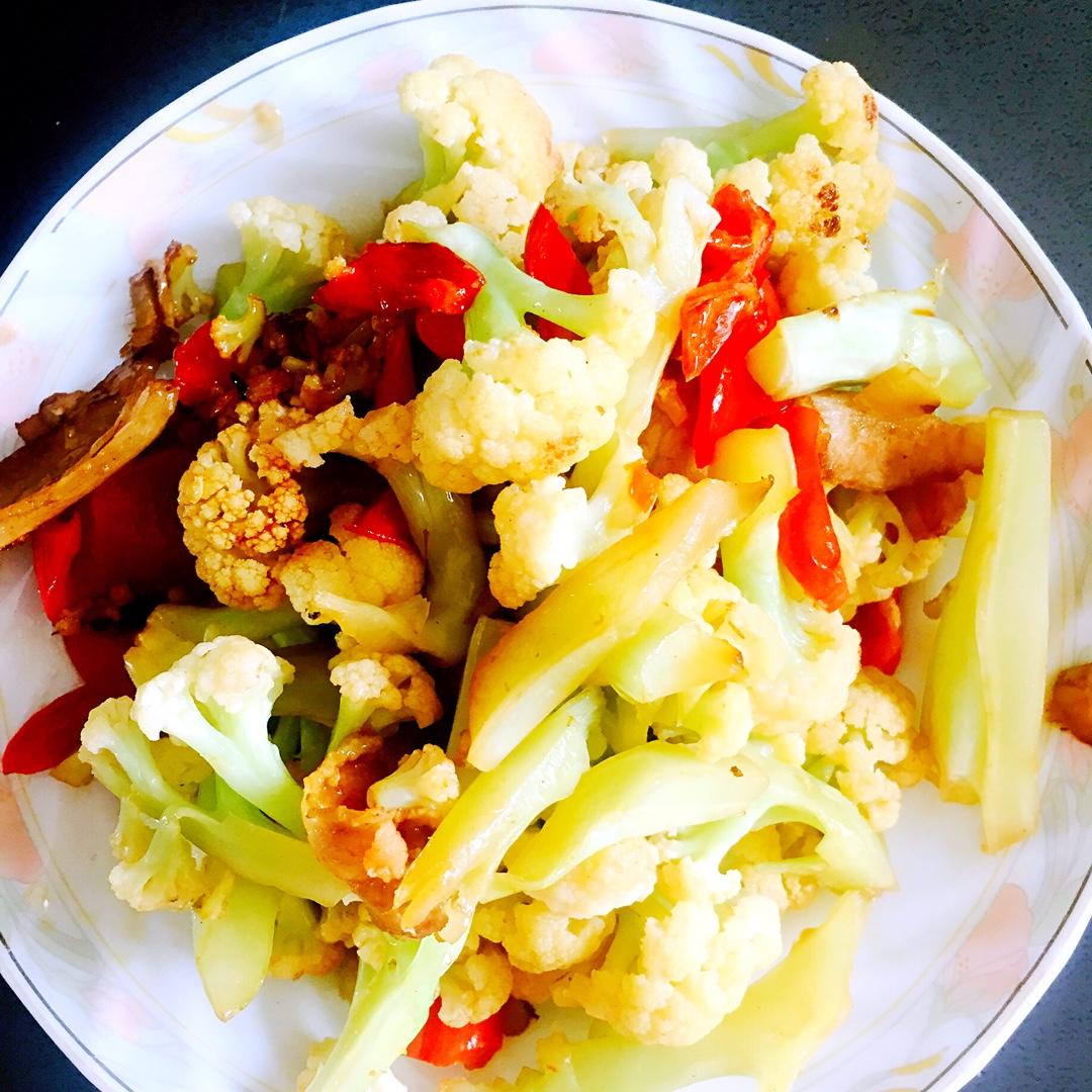 婉悦571215做的很浪费米饭的家常菜之一干锅菜花