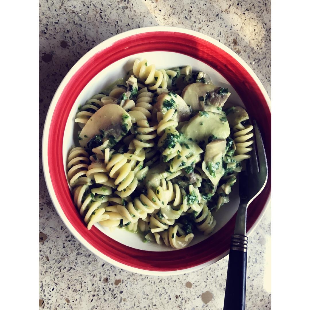 奶油蘑菇菠菜意大利面