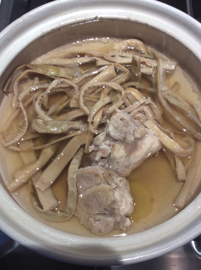 偏尖笋肉骨头汤