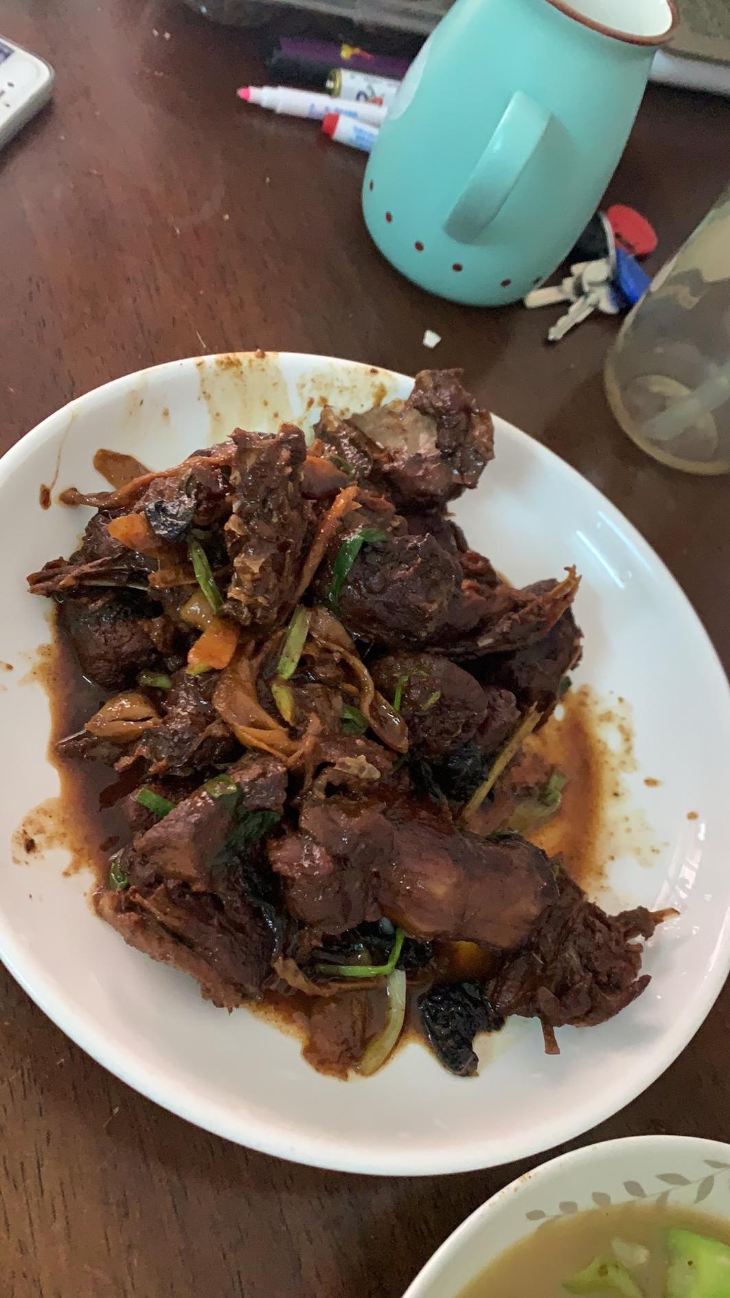 仔姜闷鸭的做法