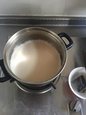乌龙奶茶（乌龙拿铁）和一点点一个味道的做法 步骤3
