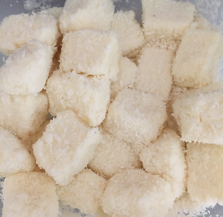 椰丝牛奶小方糕