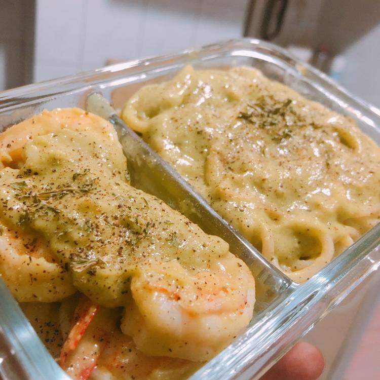 牛油果青酱虾仁意面