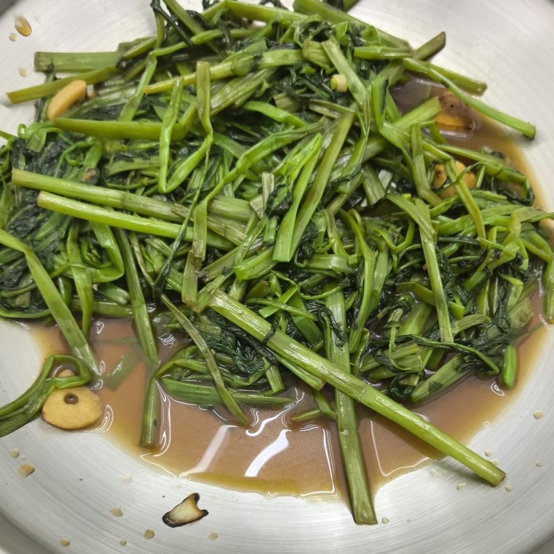 今年才知道，原来粗的空心菜要这么炒！