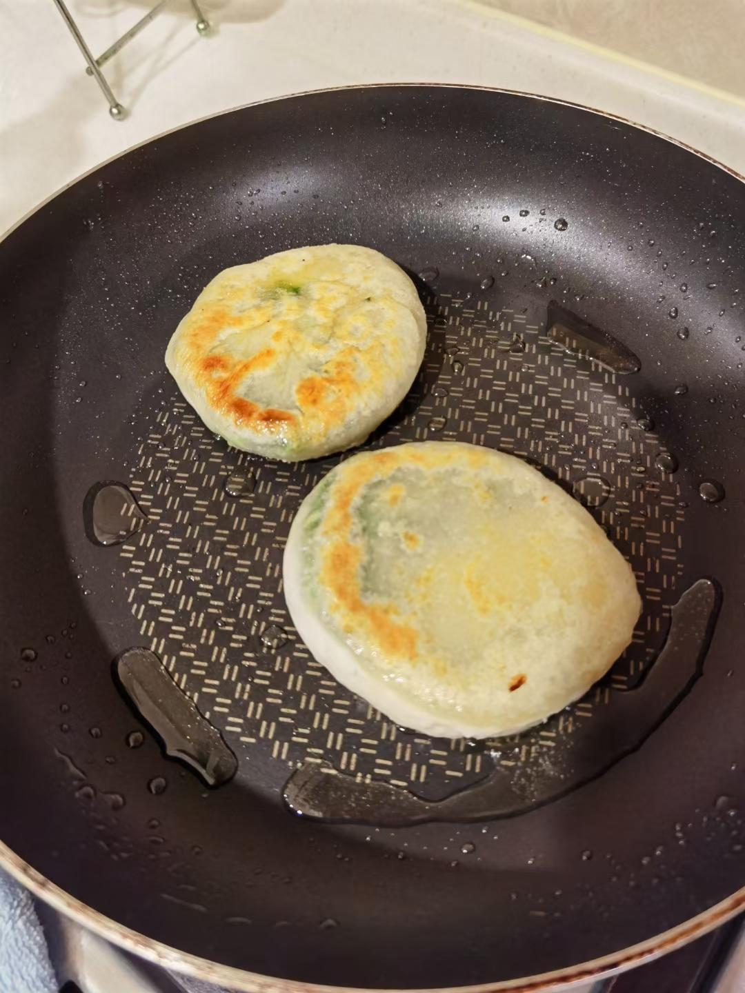 鸡蛋韭菜粉丝饼