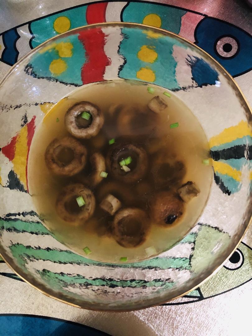 鲜掉眉毛口蘑汤