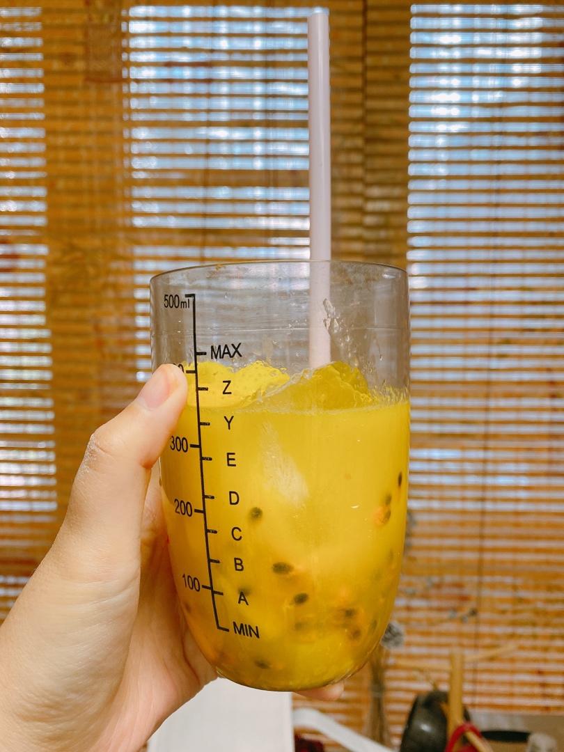 芒果百香果思慕雪