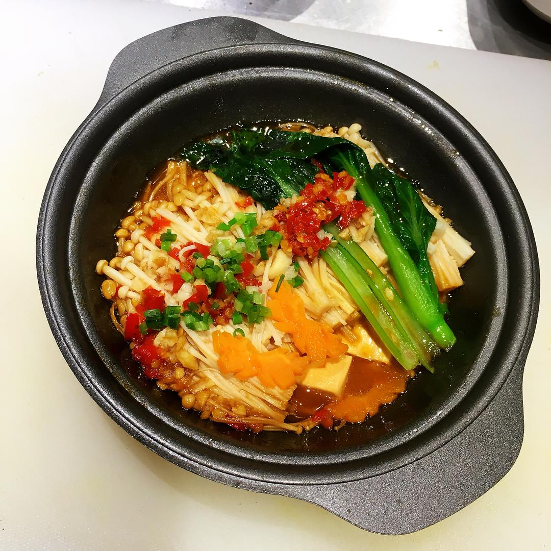 砂锅蒜茸金针菇