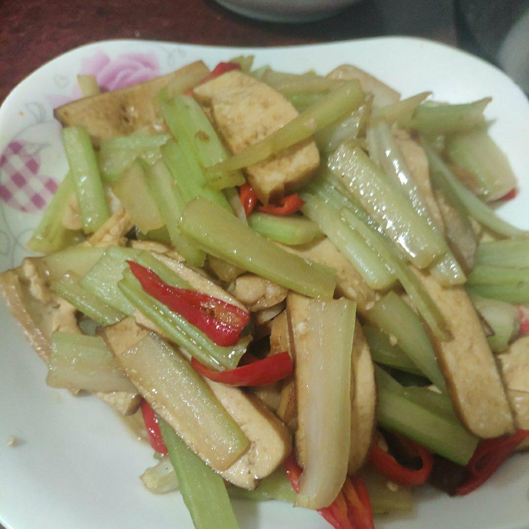 芹菜炒香干